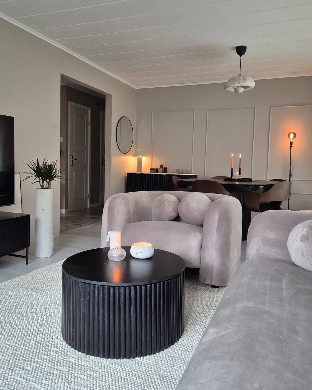 Large Round Coffee Table with Storage, Solid Mango Wood, Brown Finish Oscherleben