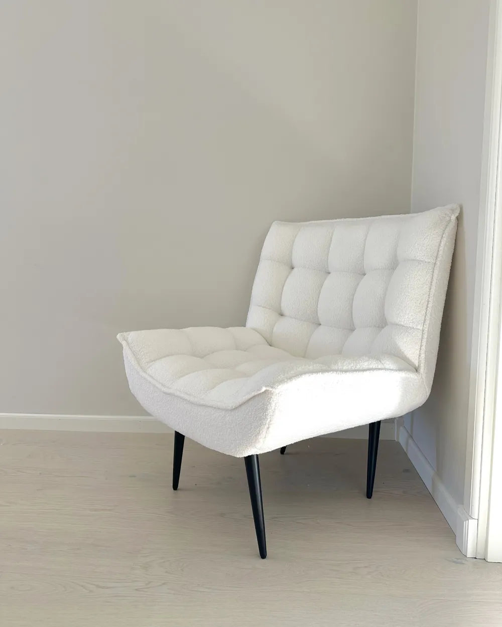 ALVESTA Boucle White Armchair – Modern Armless Accent Chair with Soft Upholstery