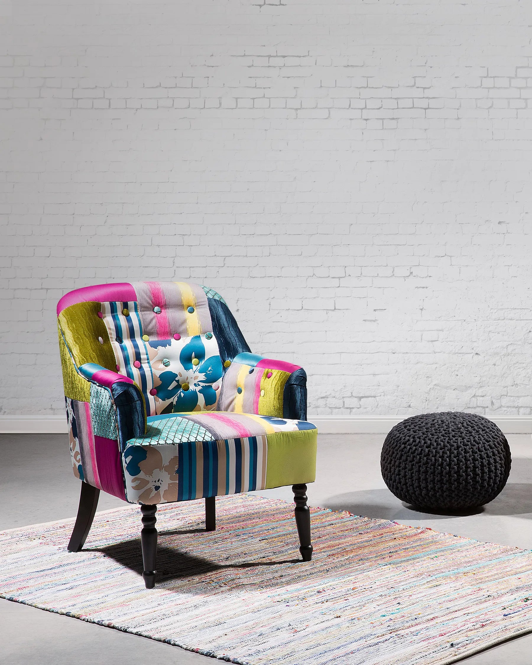 MANDAL Retro Patchwork Fabric Armchair – Multicolour Upholstered Accent Chair with Wooden Legs