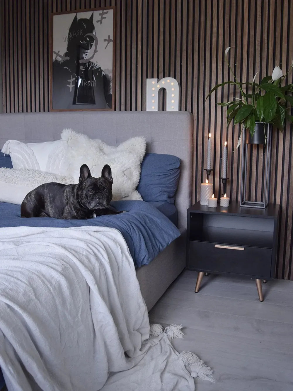 1 Drawer Bedside Table INDIO – Black Nightstand with Gold Accents, Modern Storage Side Table