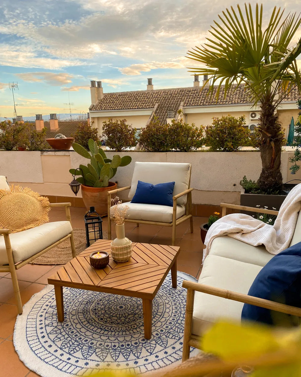 BARATTI Garden Coffee Table, Solid Acacia Wood, Square Outdoor Table 70×70×33 cm, Brown