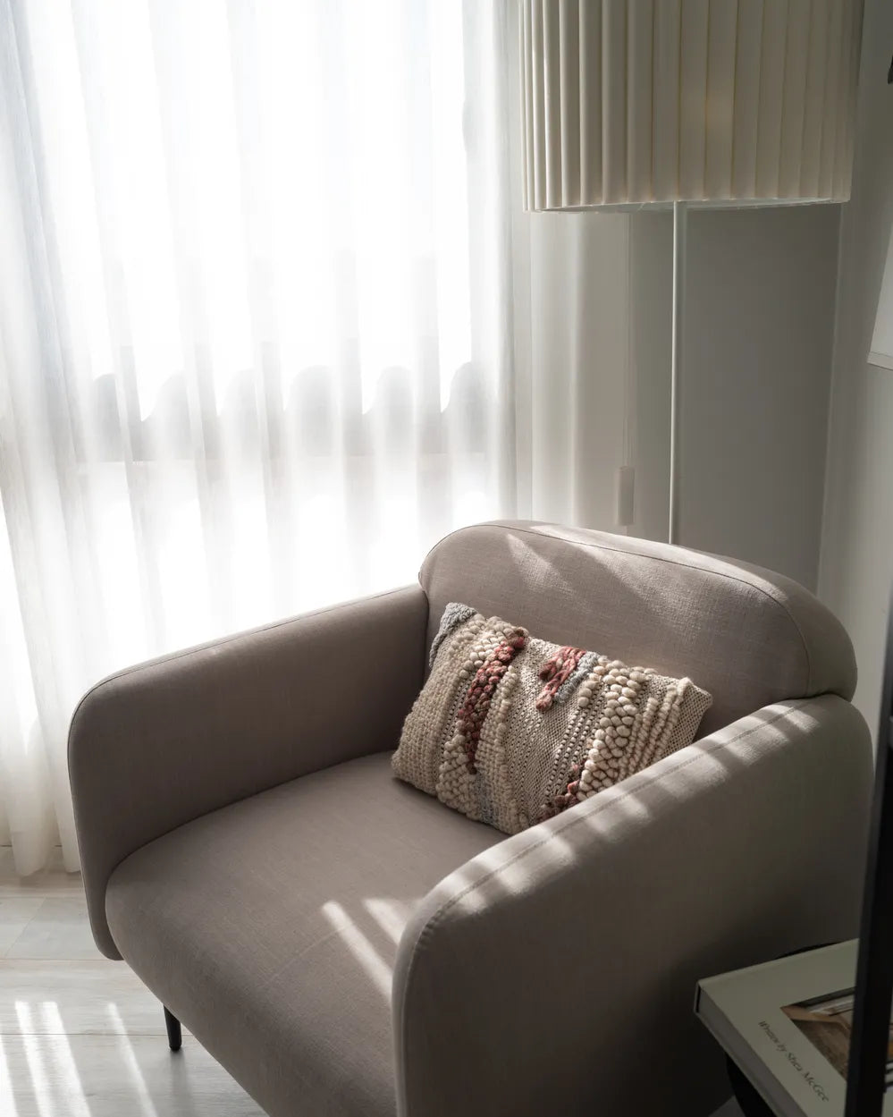 STOUBY Linen Upholstered Armchair in Taupe with Metal Legs – Retro Fabric Accent Chair