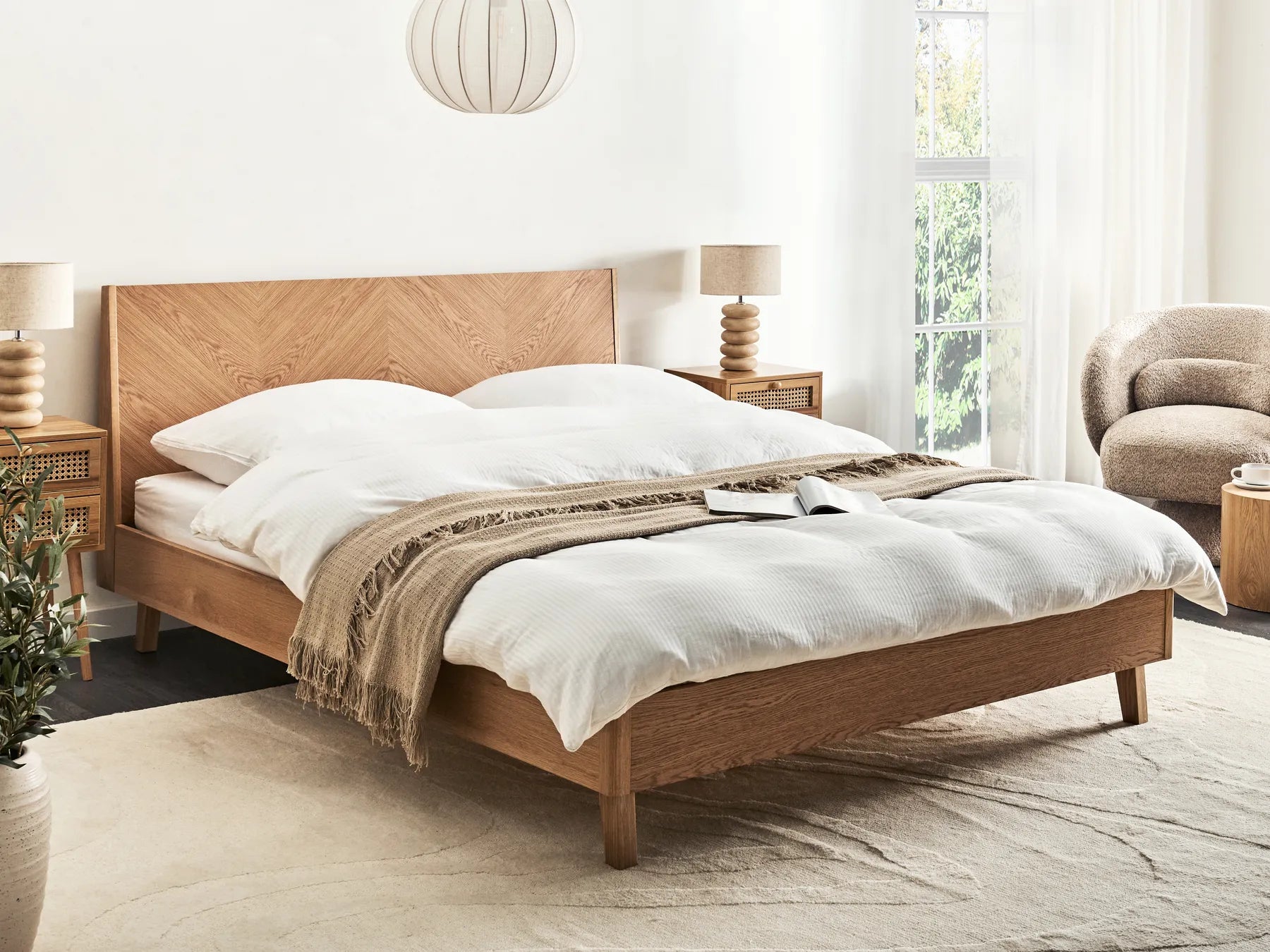 Modern Oak Platform Bed Frame – Minimalist Wooden Bed with Chevron Headboard
