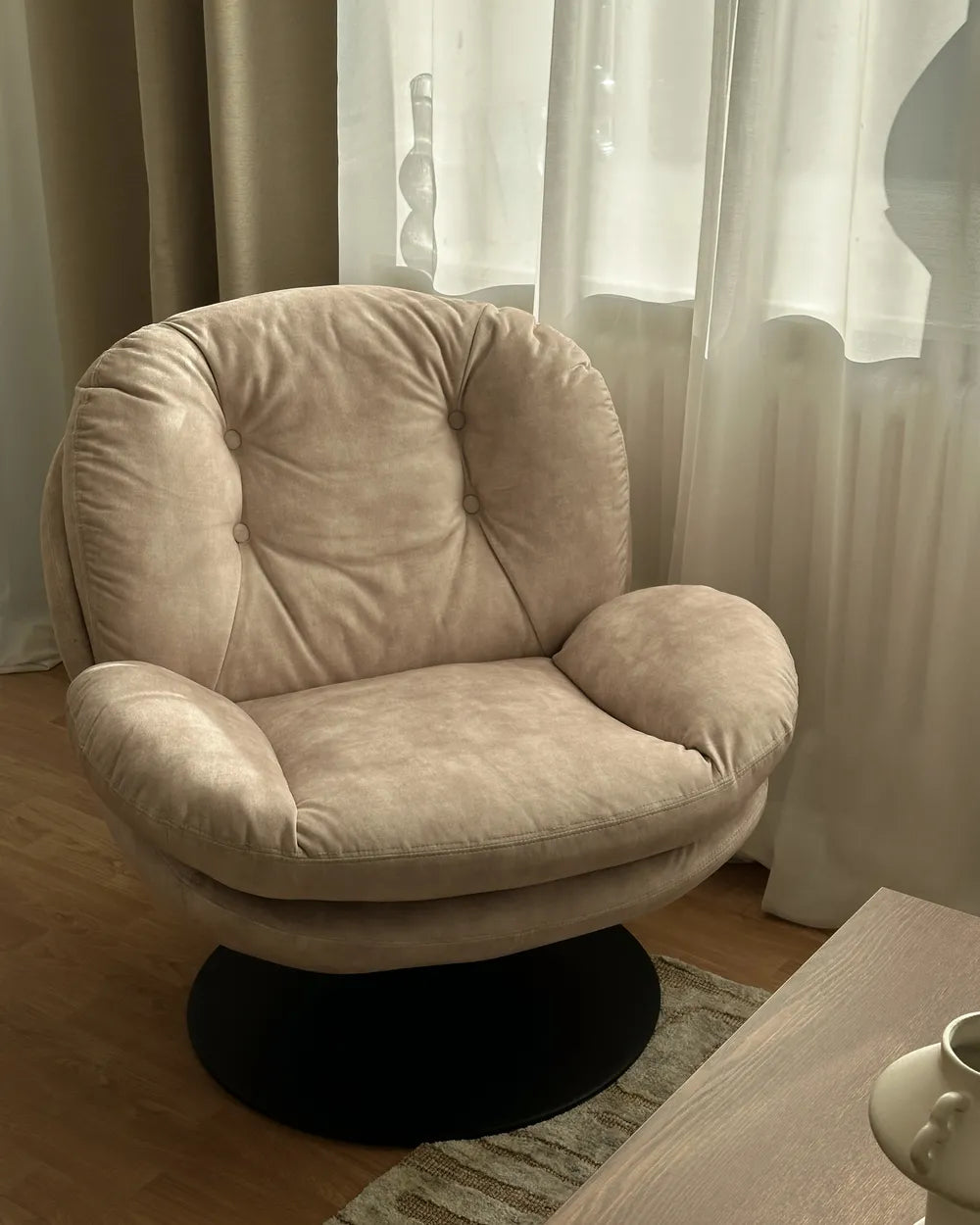Swivel Armchair NOLVIK in Light Beige Velvet with 360° Rotation, Curved Backrest and Upholstered Seat