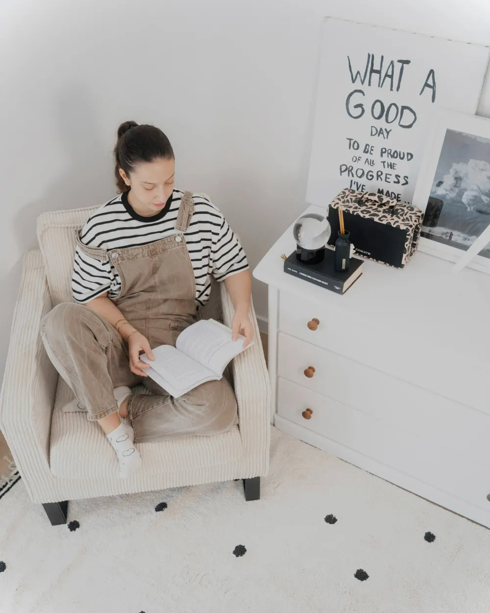 VIND Corduroy Armchair with Sled Base – Light Beige Upholstered Accent Chair with Removable Covers, Stainless Steel Frame